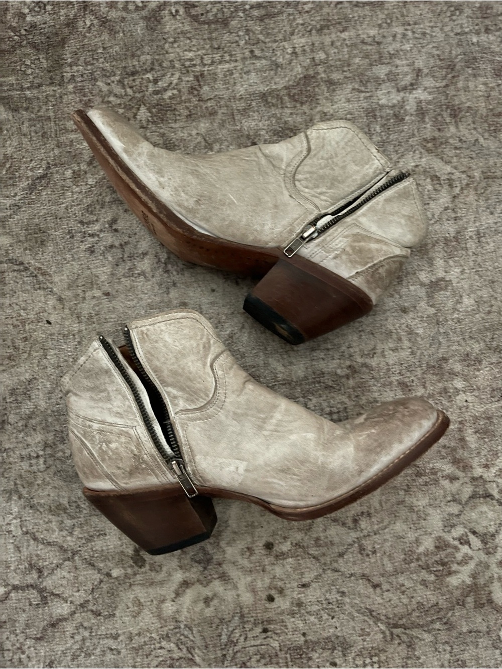 Lucchese Ericka Distressed White Leather Western Cowboy Booties Size 10B